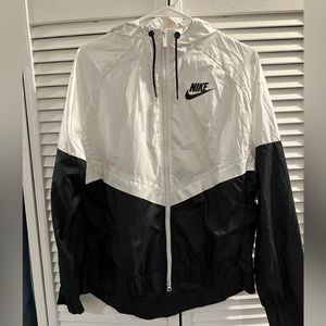 Brand new Nike windbreaker size large